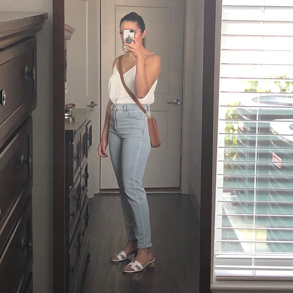 Meet your Posher, Alexa - Picture 4 of 5